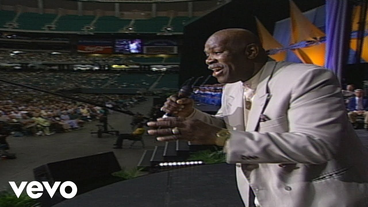 Bill & Gloria Gaither - Peace in the Valley [Live] ft. Romance Watson