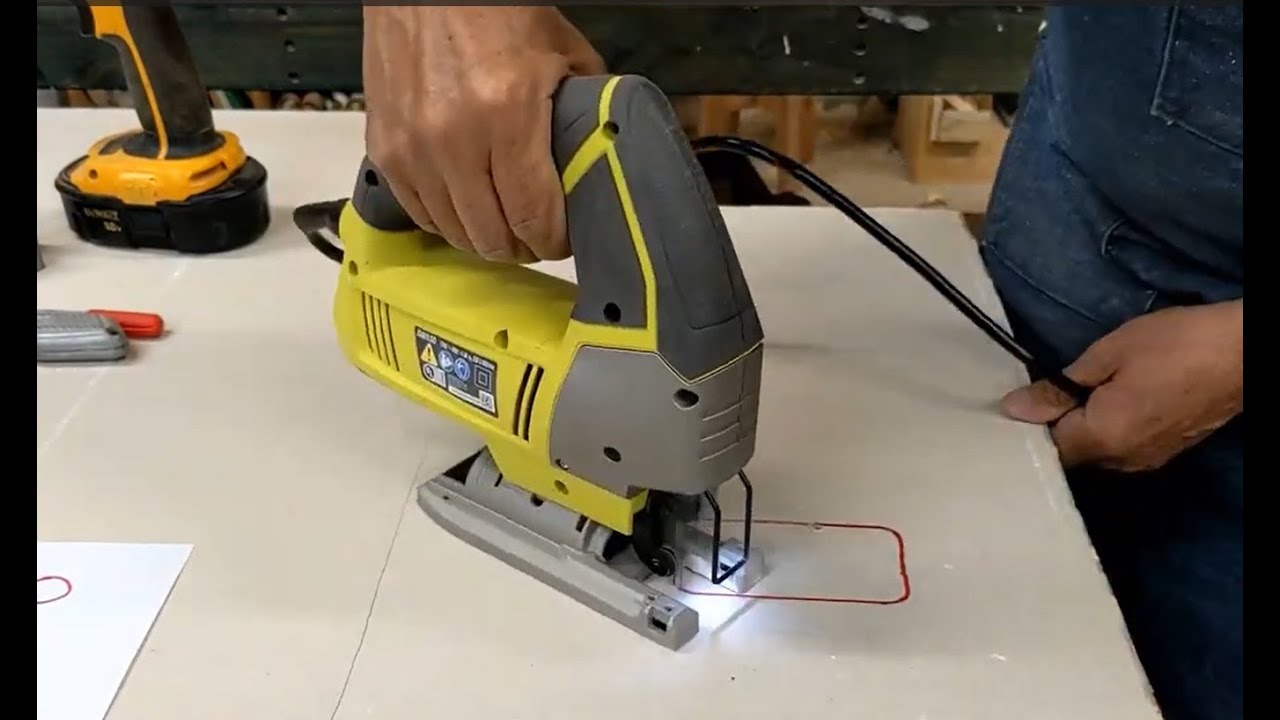 Como cortar, madera, triplay, metal, cemento, yeso con la caladora