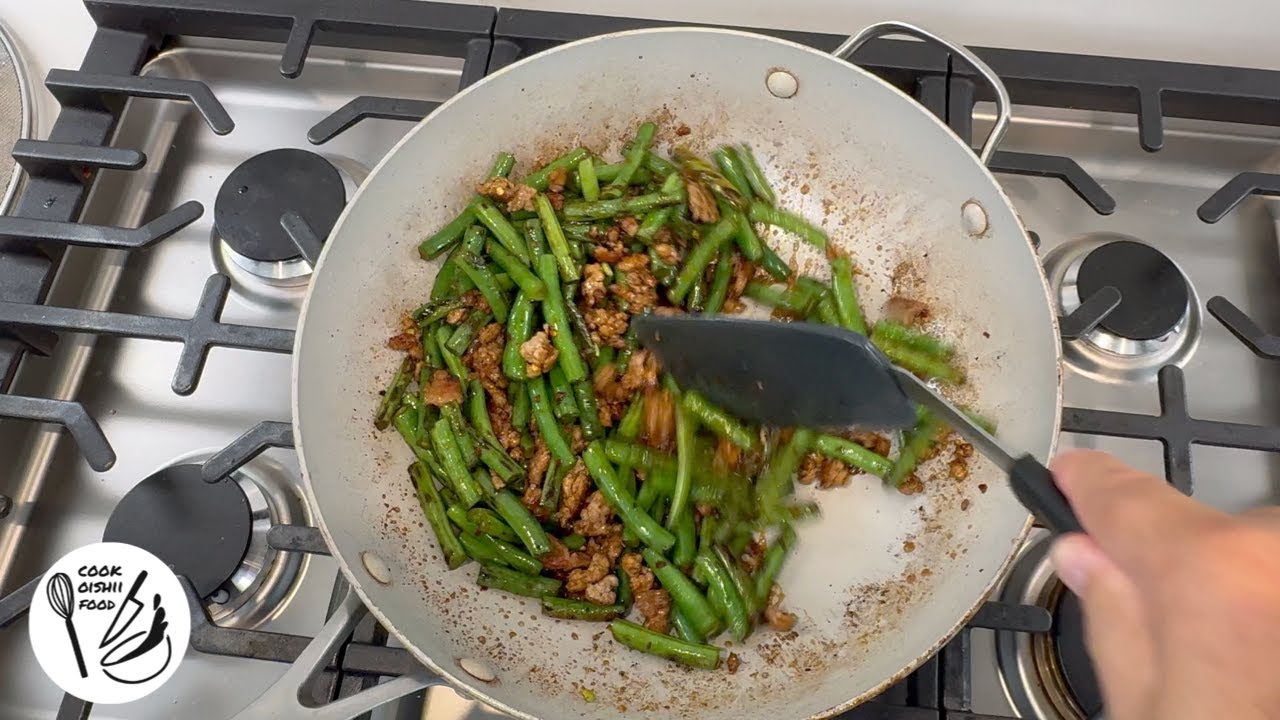 Green beans and pork stir fry - 4K