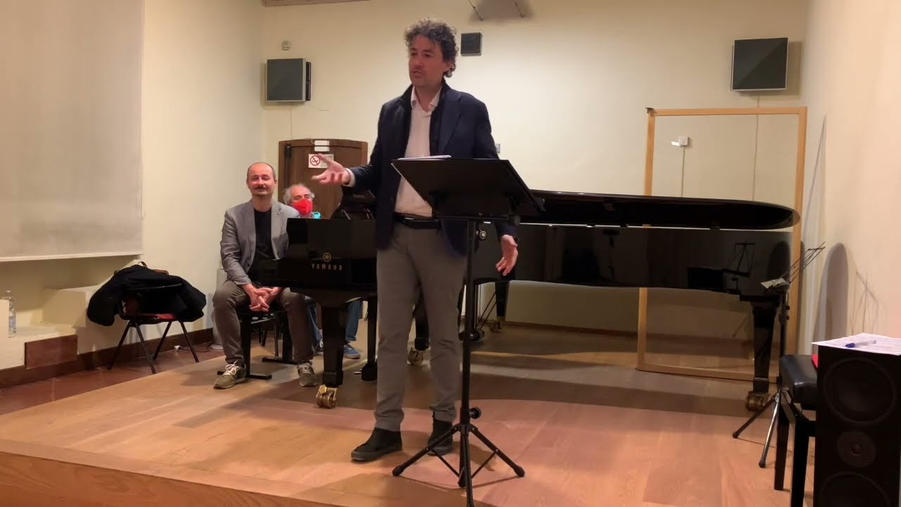 How a lyrical voice can do different music ?