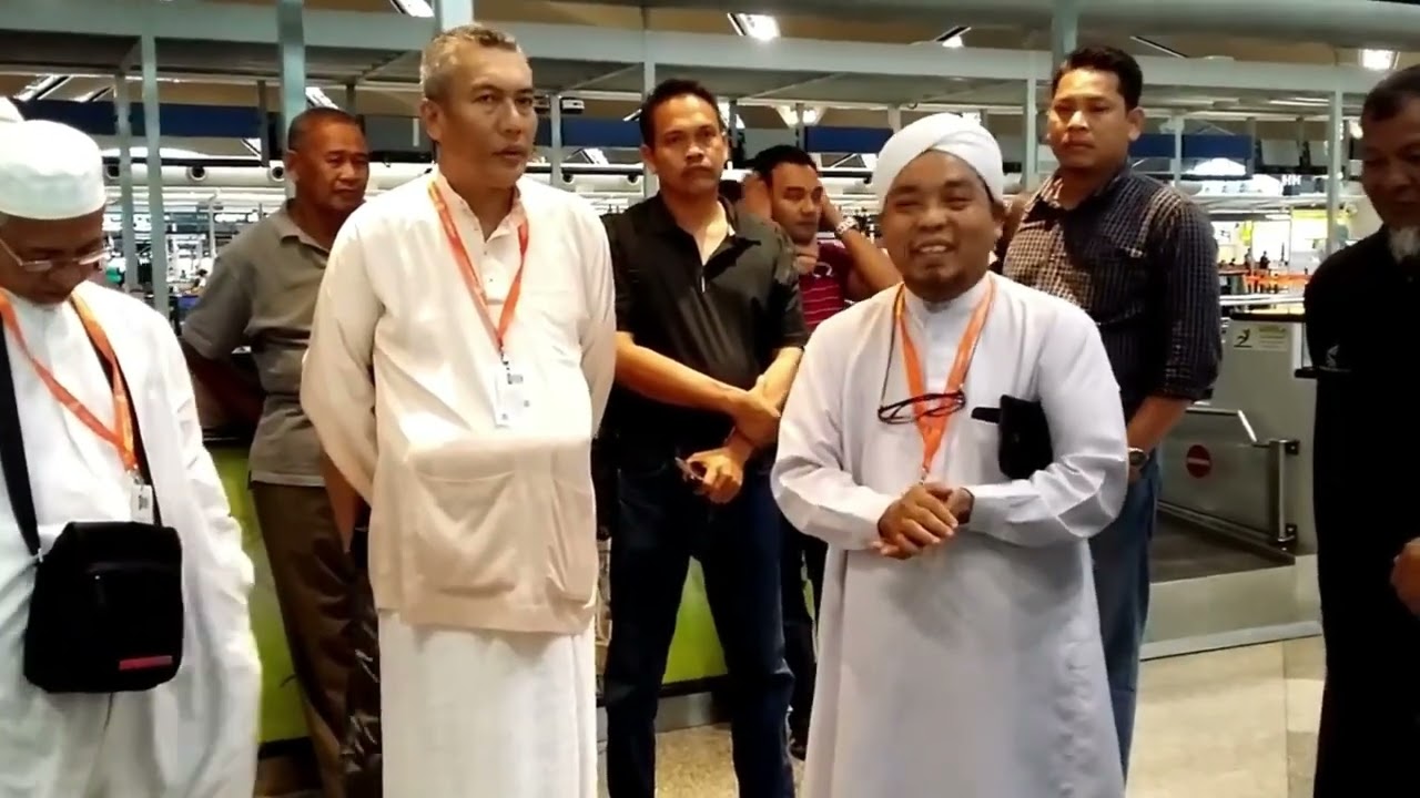 Travelog Umrah Syahadah 2015 : Part 1 - Berkumpul dan berlepas dari KLIA