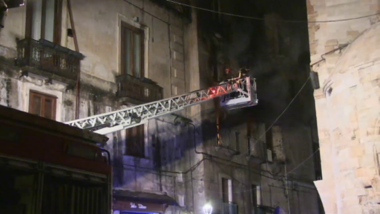 Incendio centro storico di Cosenza Ottoetrenta