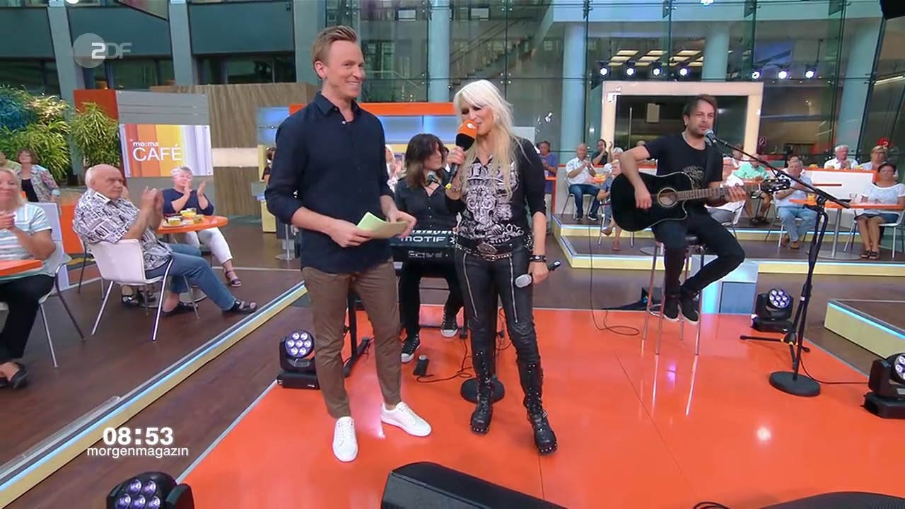 Doro Pesch singt 