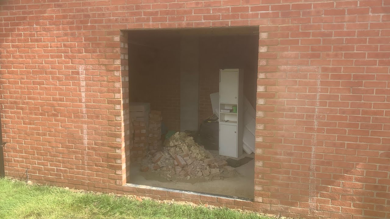 How to create a doorway into a garage (part 3 final part) The skill of bricklaying