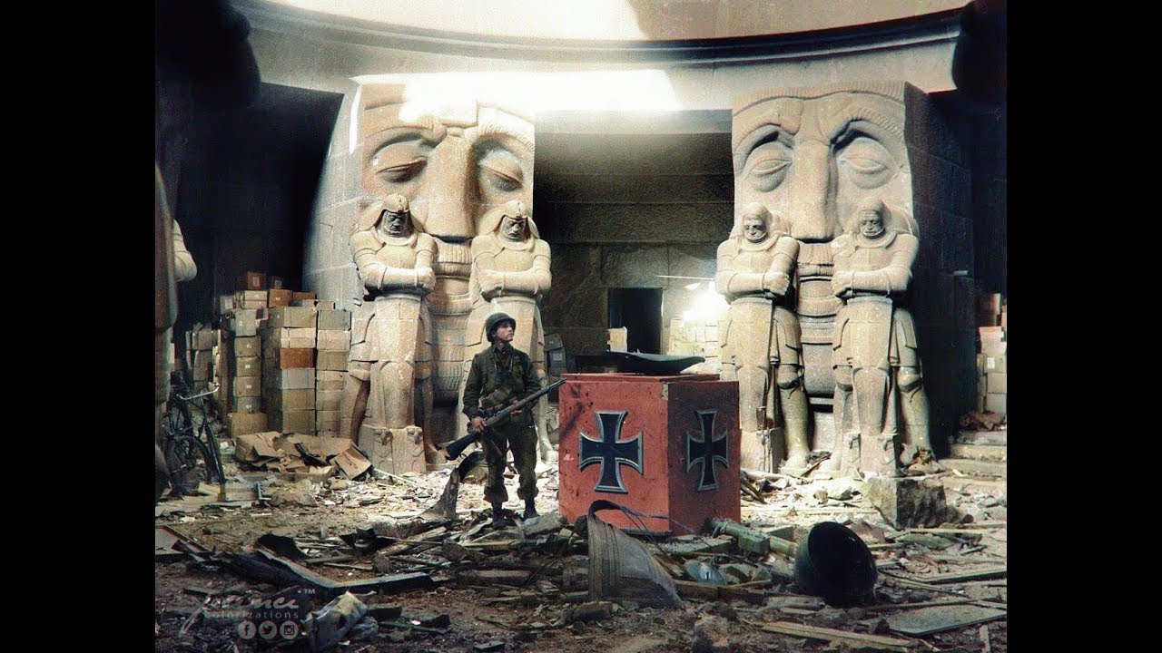 Последний рубеж у памятника в Лейпциге, 1945 г.