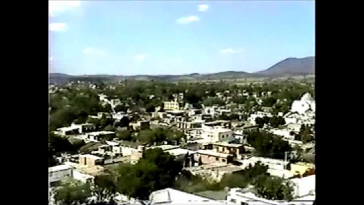 Chiautla de Tapia - Trio Los Romanticos (con mariachi).wmv