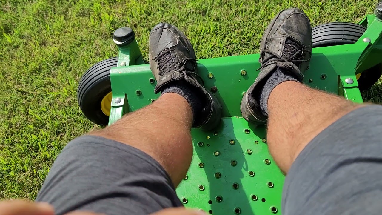42 Inch John Deere Z225 Zero Turn Riding Lawn Mower
