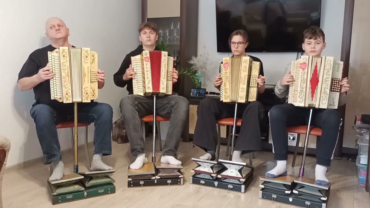SAMOTNY STOJE NAD BUGIEM - PIOSENKA POWSTAŁA W 1939 ROKU - WALC - (HARMONIA PEDAŁOWA)