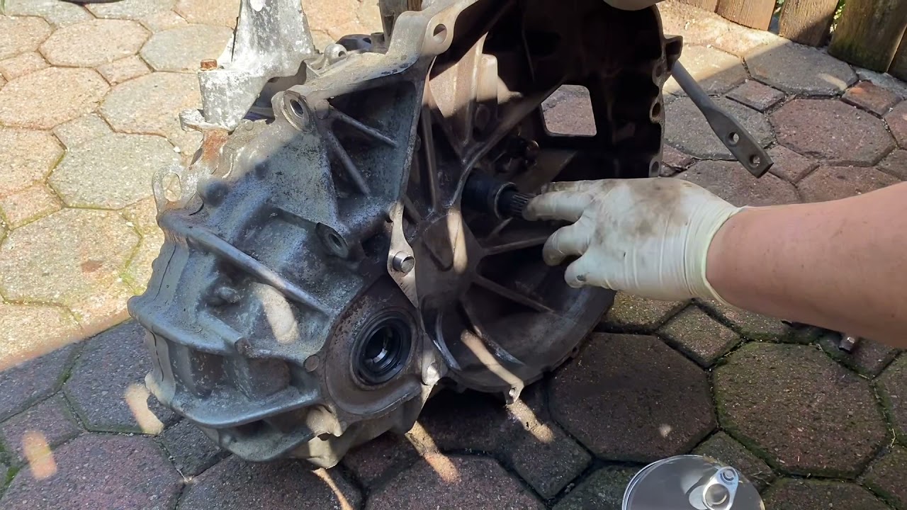 Installing new OEM throw out bearing on k24 accord