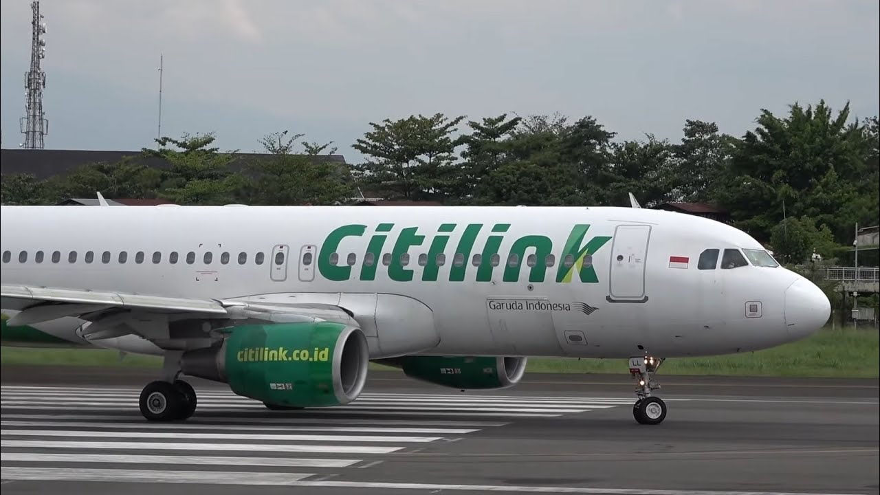 Take Off Pesawat Citilink Indonesia,Super Air Jet dan Airasia di Bandara Husein Sastranegara Bandung