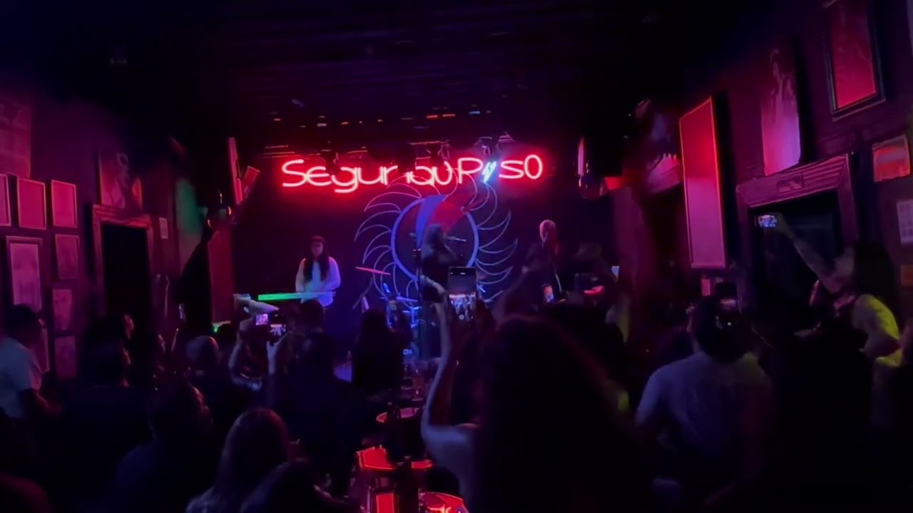 Poncho Figueroa, Patricio Iglesias, Tania Melo Azul Casi Morado