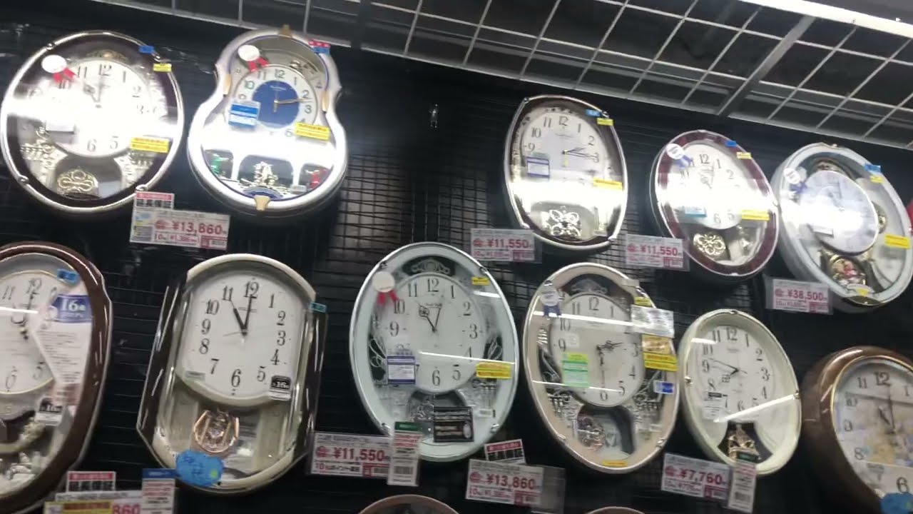 ヨドバシカメラ大阪梅田店からくり時計一気鳴らし 午前11時の様子