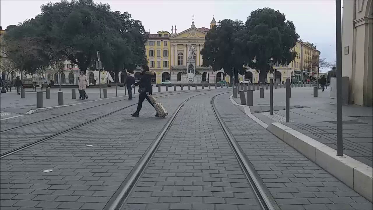 L1 du tramway de Nice Pasteur H.Sappia pendant le confinement.