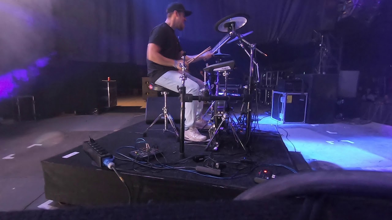 Lenny Dee & Malke Live w drumming at Dour Festival - Liberate the Aggression