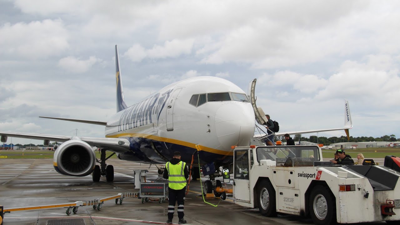 Ryanair UK RK1274 Boeing 737-8AS G-RUKH Takeoff from Edinburgh