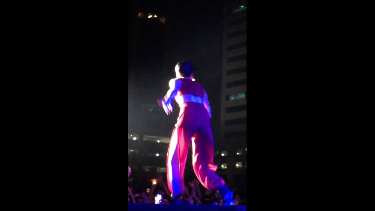 Jessie J Performing Magnetic For The First Time RedfestDXB