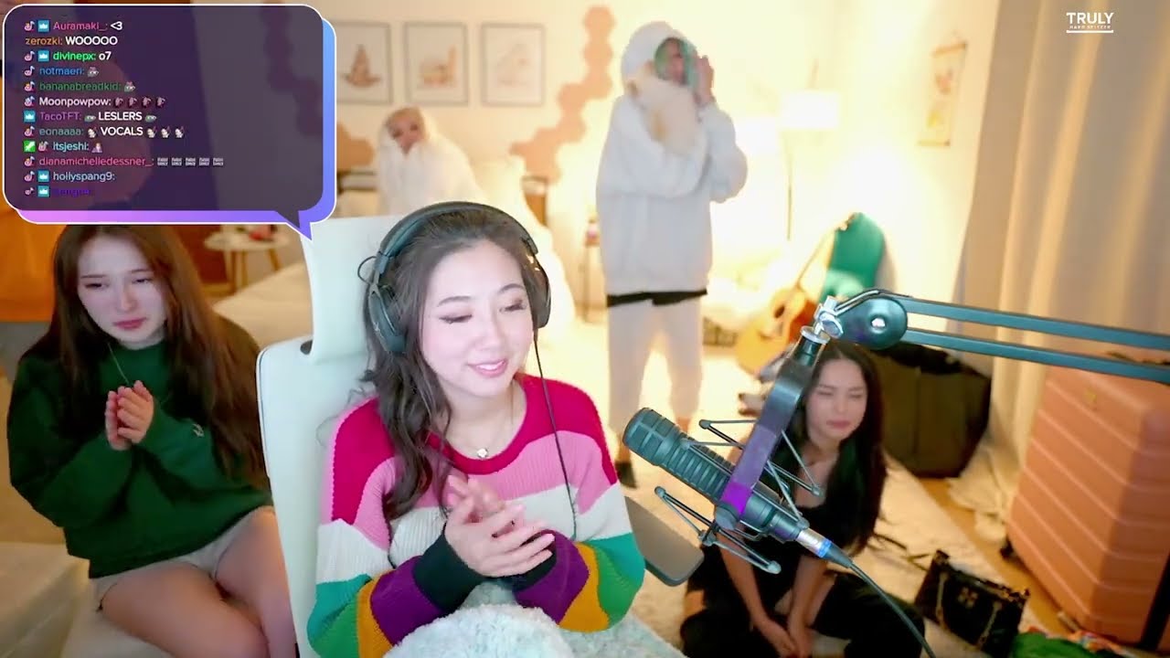 Fuslie covers LilyPichu's Dreamy Night with the roomies [Leslie Day]