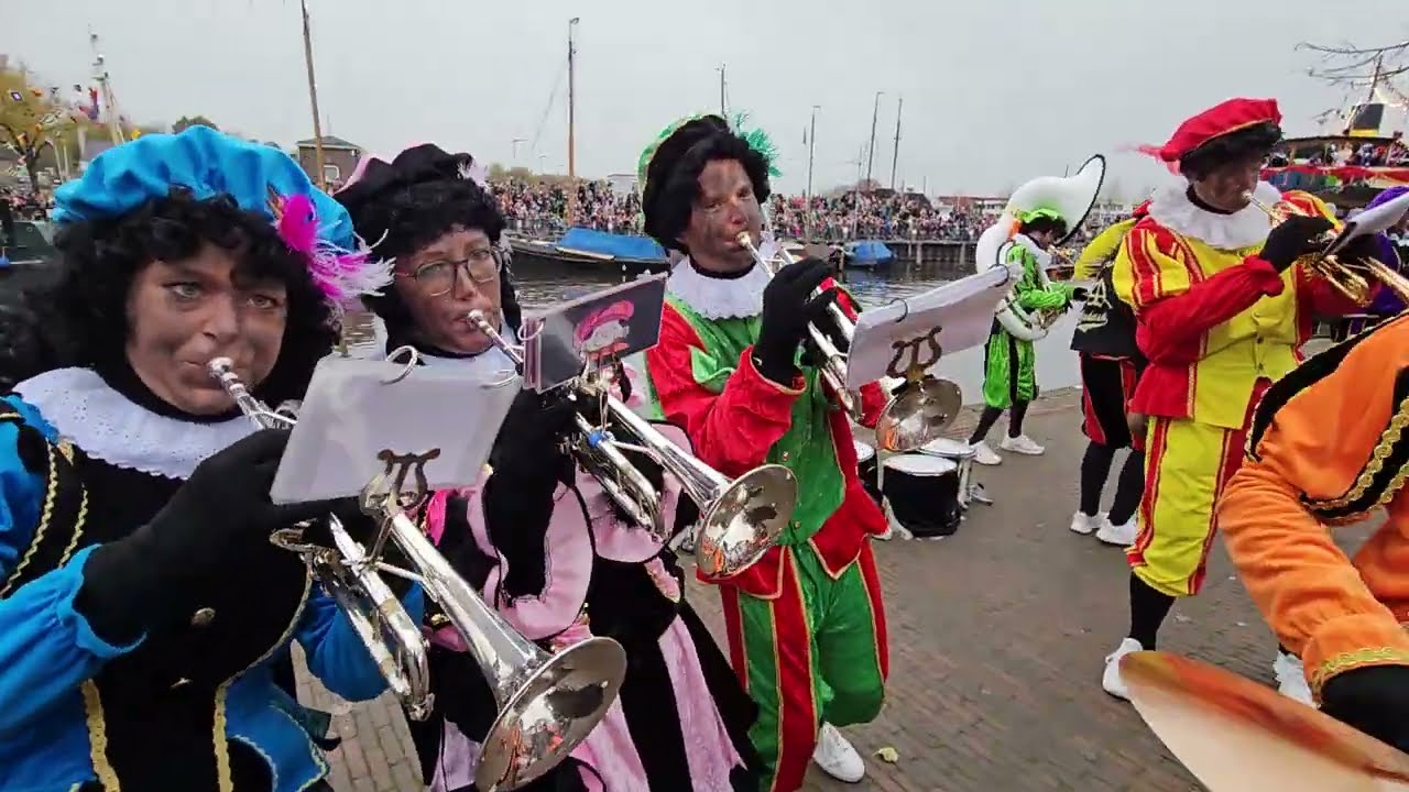 Pietenband Splash bij de intocht van Sinterklaas