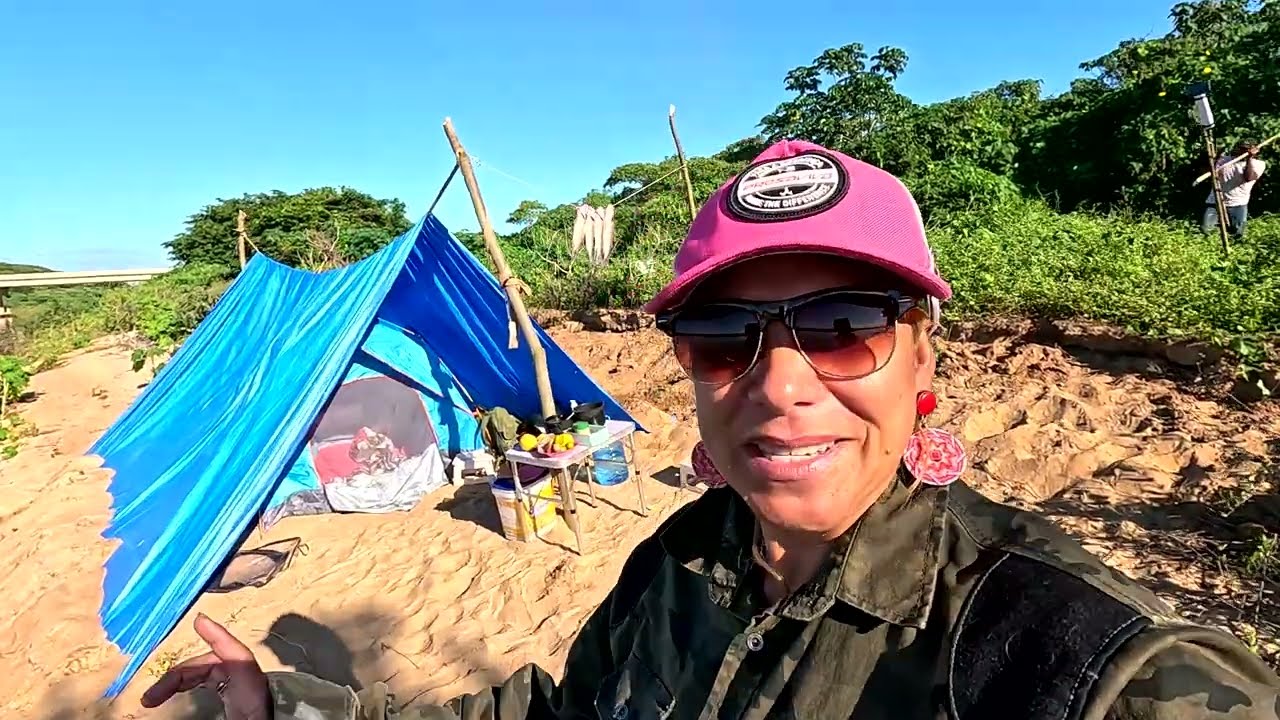 ACAMPAMENTO LOUCO: BODE ME PERSEGUIU, ACHEI BUCHA NO MATO E PEGUEI PEIXÃO.