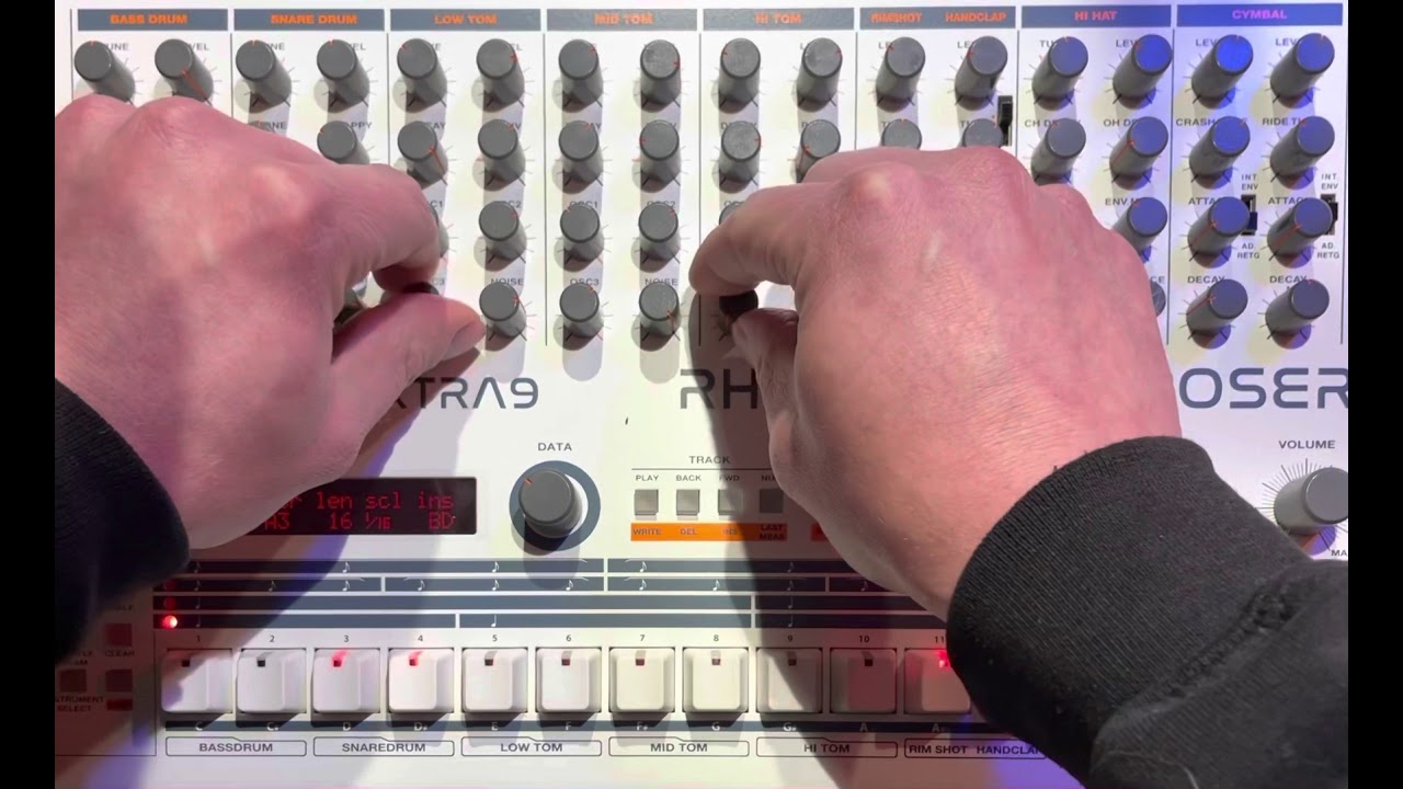 Nava Extra 9 (TR909 clone) first pattern demo by HORSE FORCE