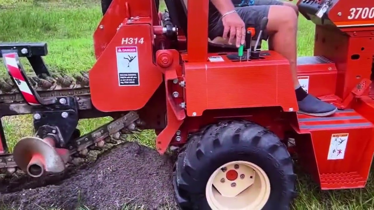 2000 DITCH WITCH 3700DD RIDE-ON TRENCHER - 285 HOURS