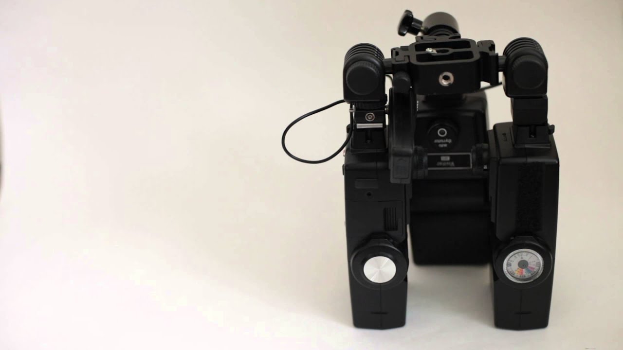 Vivitar 283 flashes powering up