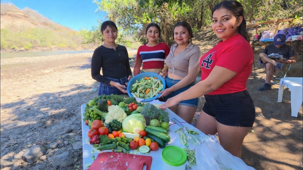 🔥😱Preparando para hacer un rico sopon de gallina india 😋 /CHICAS SALVADOREÑAS 