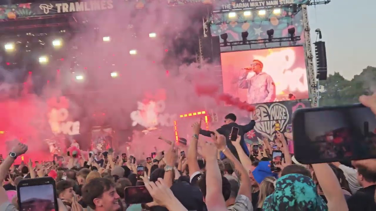 The Reytons - Intro into Red Smoke @Tramlines, Sheffield- 26/07/25