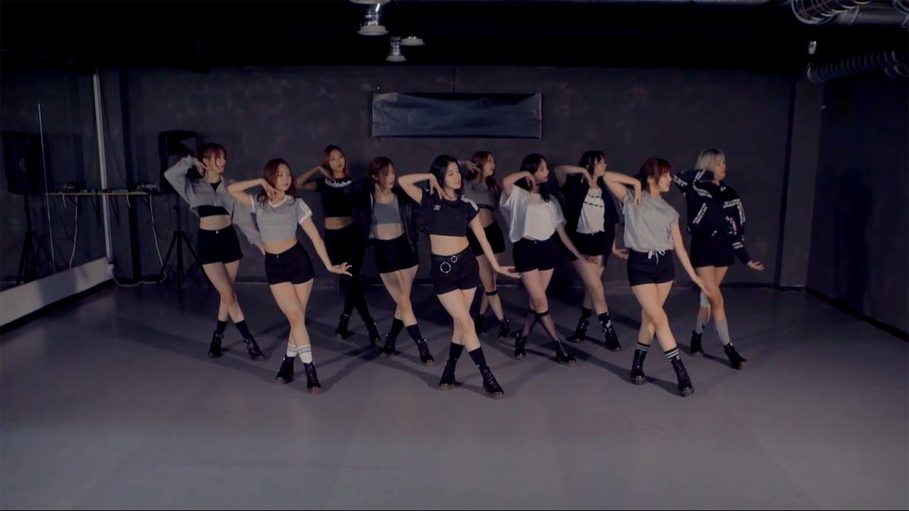 PRISTIN (프리스틴) - Black Widow Dance Practice (Mirrored)
