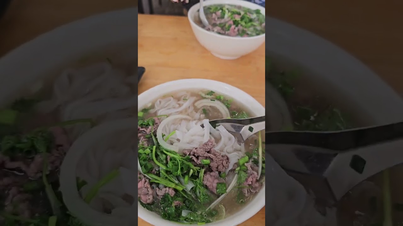 Pho Bo Chi: Testujemy zupkę pod stacją benzynową! #shorts