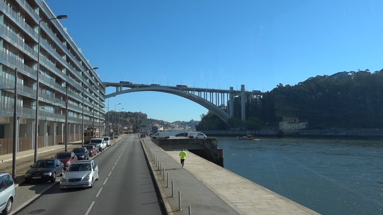Porto - Route 500 Bus Trip from Matosinhos Mercado to Praça da Liberdade