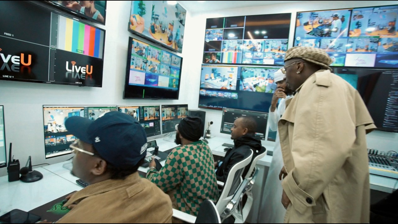 @africanboyJUX  Inside Wasafi Media! @dplatnumz  Amuonyesha muonekano Mpya