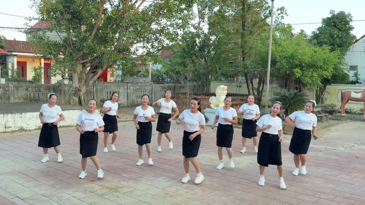 100 Cuộc đời : CLB-LTH Giúp nhau Trần xá Quảng bình