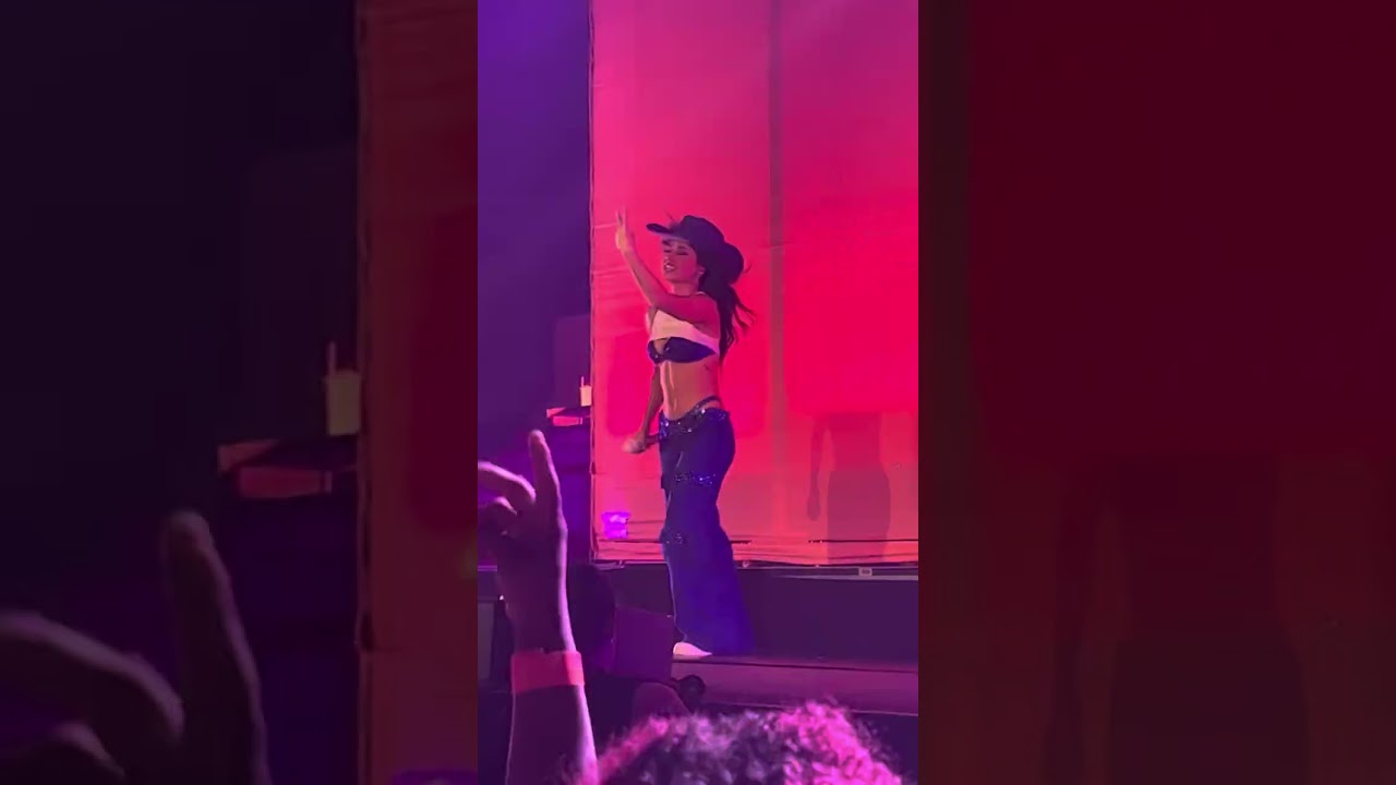 Becky G tribute to Selena Live