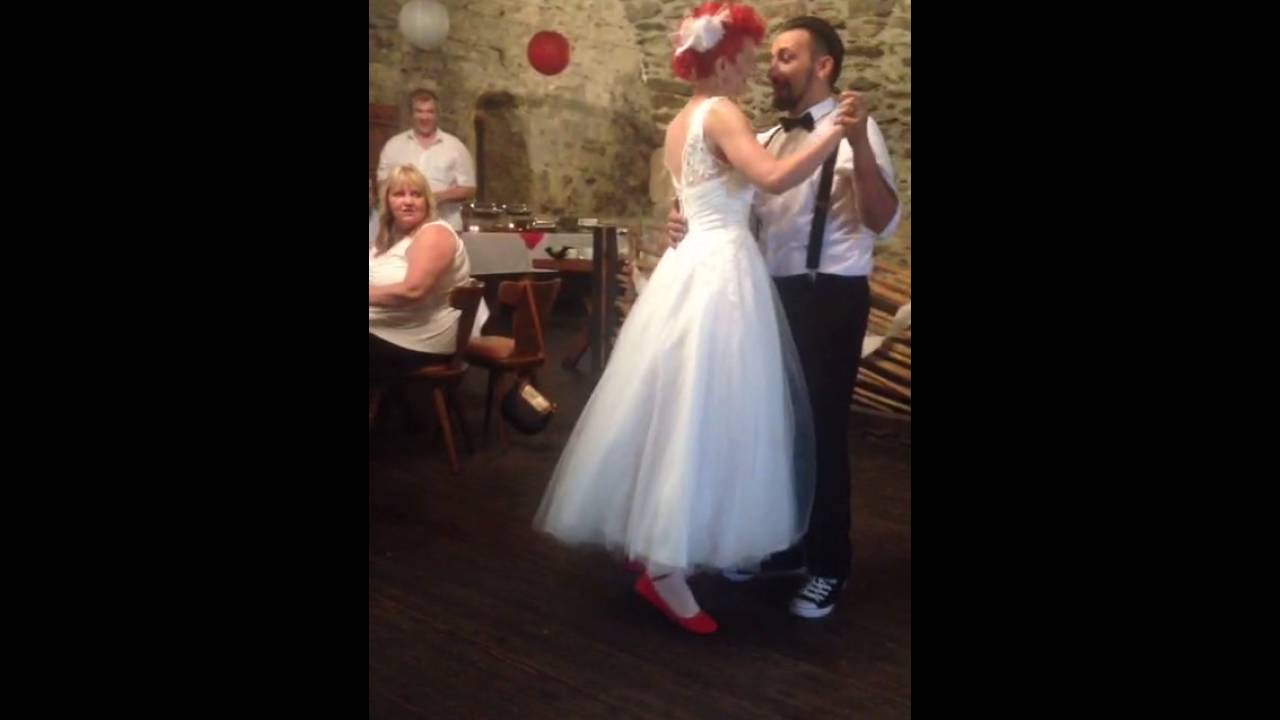 Best Wedding Dance Sing sing sing....