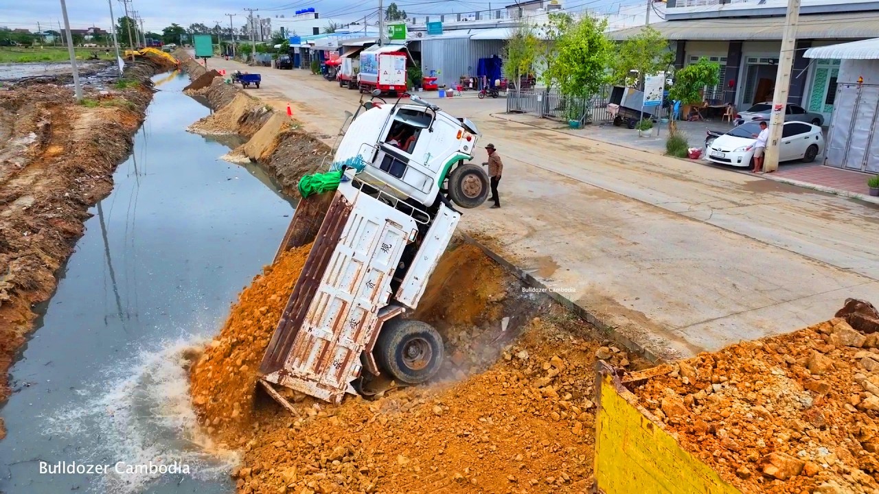Be Careful!!! Dump Truck Drive Back Unloading Soil Overturned And Recovery By Expert 12 Wheel Crane