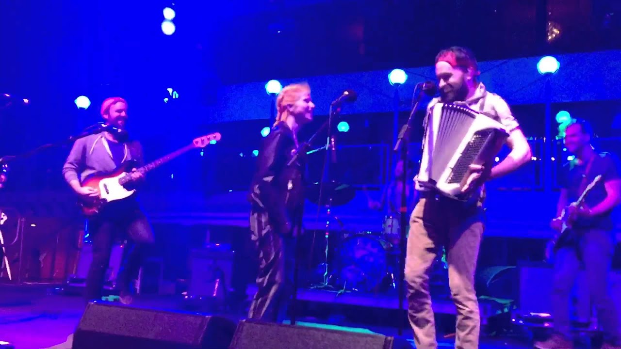mewithoutYou ft Hayley Williams Live on PARAHOY - Fox's Dream Of The Log Flume & All Circles