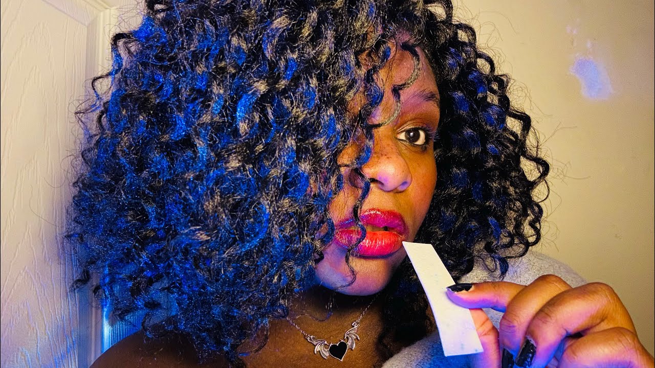ASMR Tingly Gum chewing, Visual triggers,and Mic triggers 💙🤍