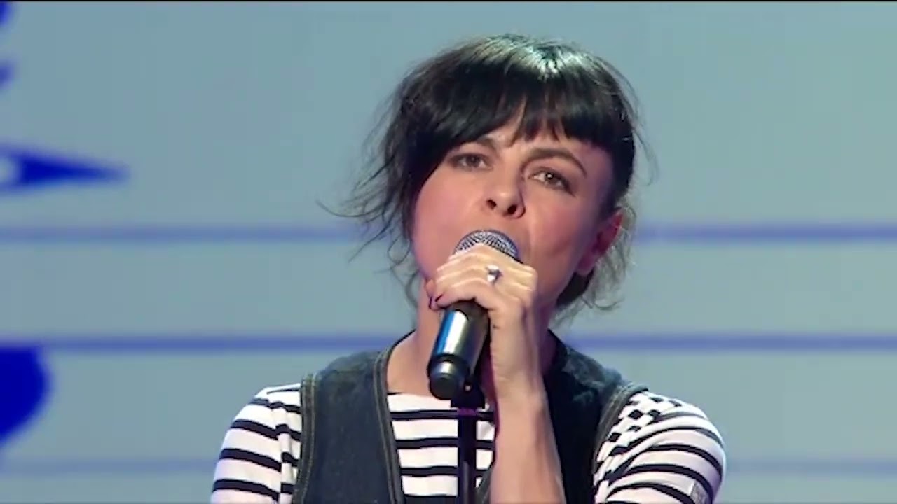 Clarika interprète en live son titre 