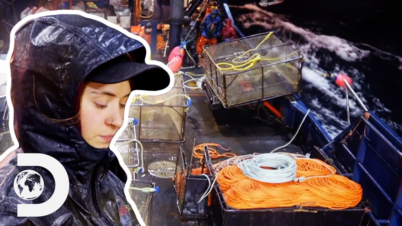 Buoy Accident Jeopardises Saga's $50,000 Catch! | Deadliest Catch