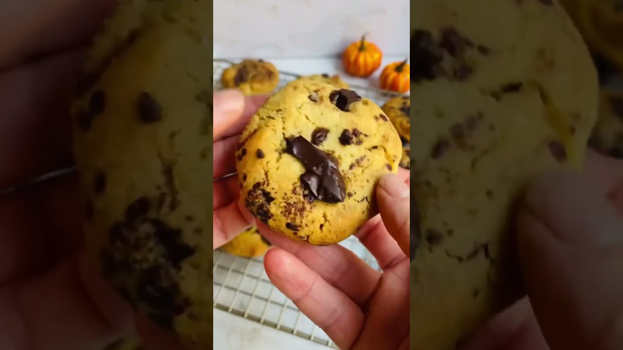 Grain-free Chocolate Chunk Cookies {sugar-free, dairy-free} #healthydessert #chocolatechipcookies