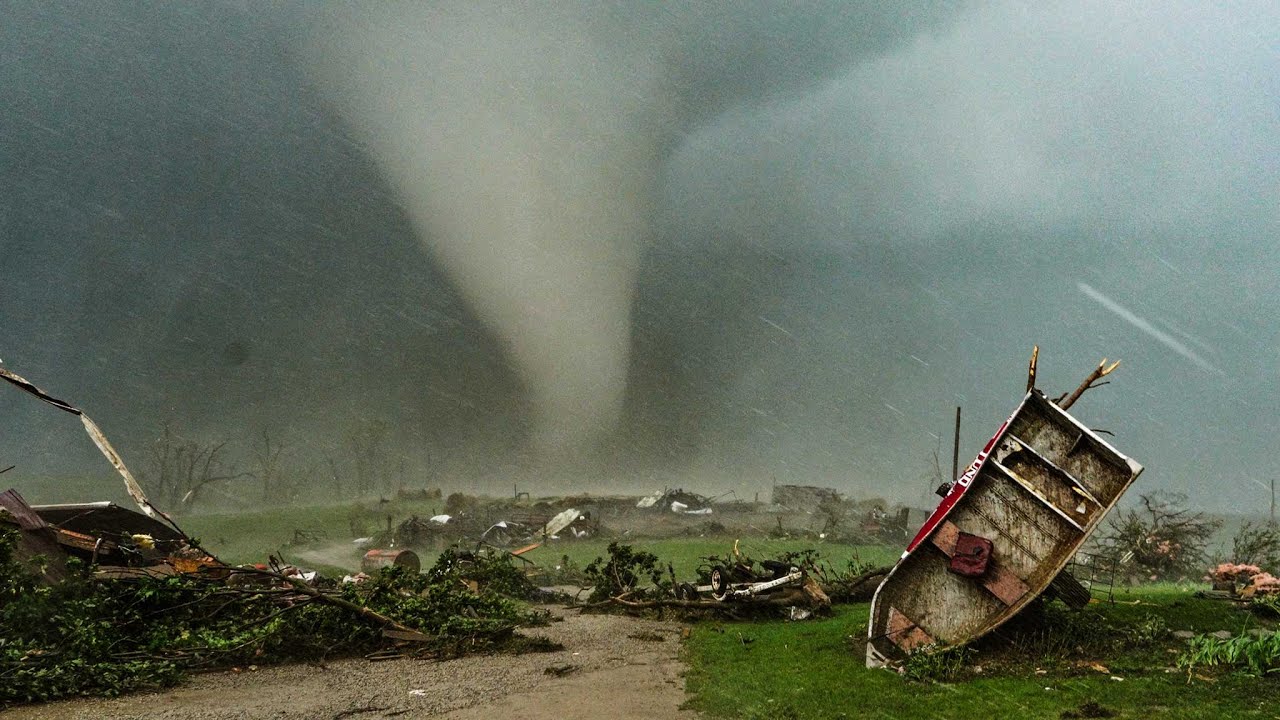 Violent Tornado Outbreak: Houses Leveled in Iowa!! CLOSE RANGE VIDEO [4K]