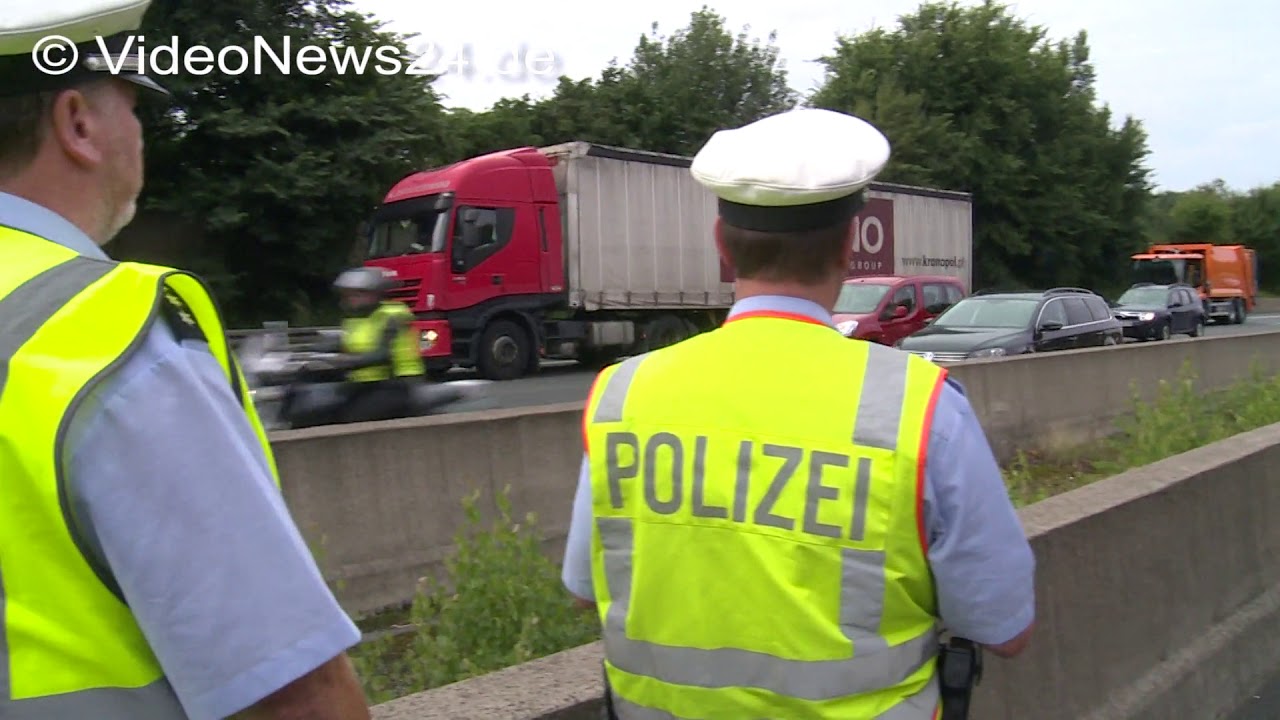 04.08.2016 - VN24 - Polizei macht Jagd auf Gaffer an der Unfallstelle A1 - 20 Anzeigen folgen
