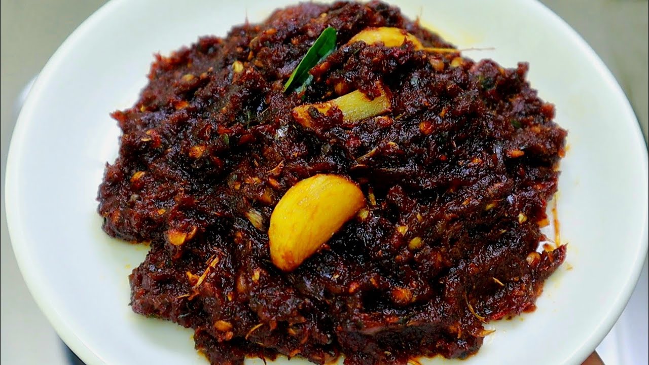 നാവിൽ കപ്പലോടും രുചിയിൽ വറുത്തെടുത്ത ഉള്ളി പെരട്ട് 😋😋||  Onion Perattu || Onion Chutney, Side dish