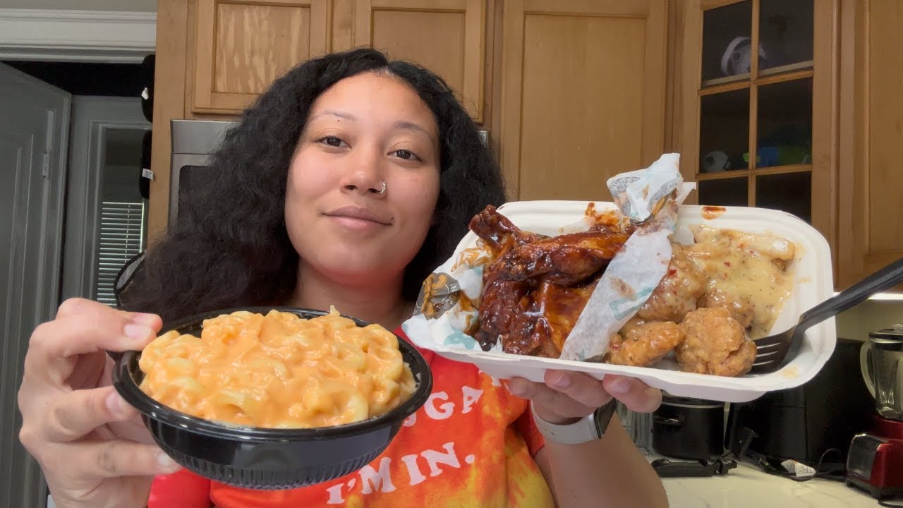 GARLIC PARMESAN WINGS, WHISKEY BBQ WINGS, MAC & CHEESE | DETROIT WING COMPANY MUKBANG