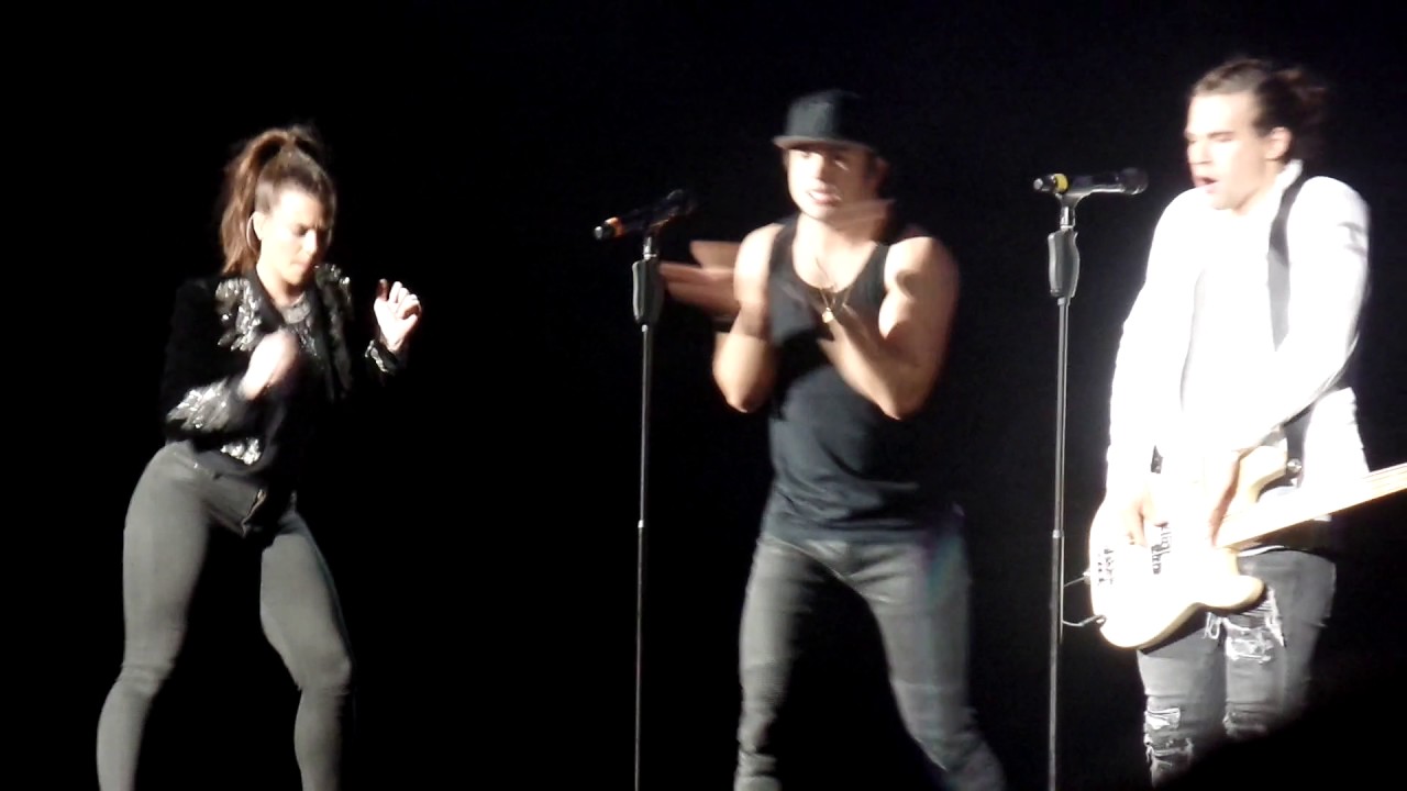 Sweet Dreams/ Crazy/ Sexyback Medley  - The Band Perry