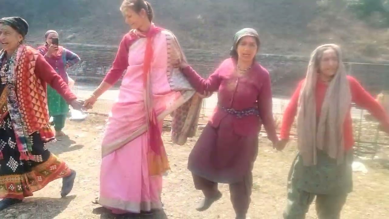 हमारी संस्कृति हमारी पहचान####गांव मै कुछ हो और ये सब न हो तो सब अधूरा लगता ##विलेजलाइफइंजॉयपहाड़ी 