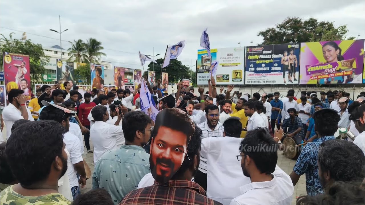 Vijay Fans Dancing For Leo Pre-release Event || Thalapathy Vijay || Murugan Cinemas