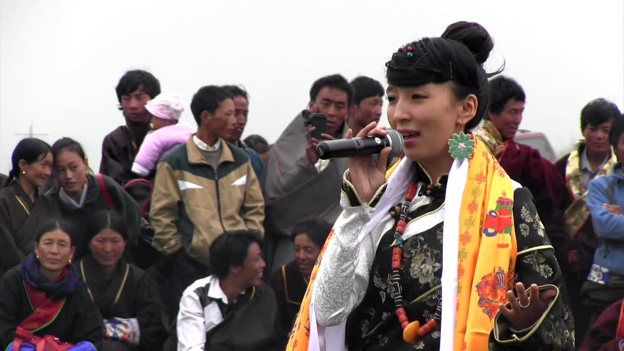 གངས་རིའི་བུ་མོ། དཀར་རྒྱན་སྒྲོལ་མ།