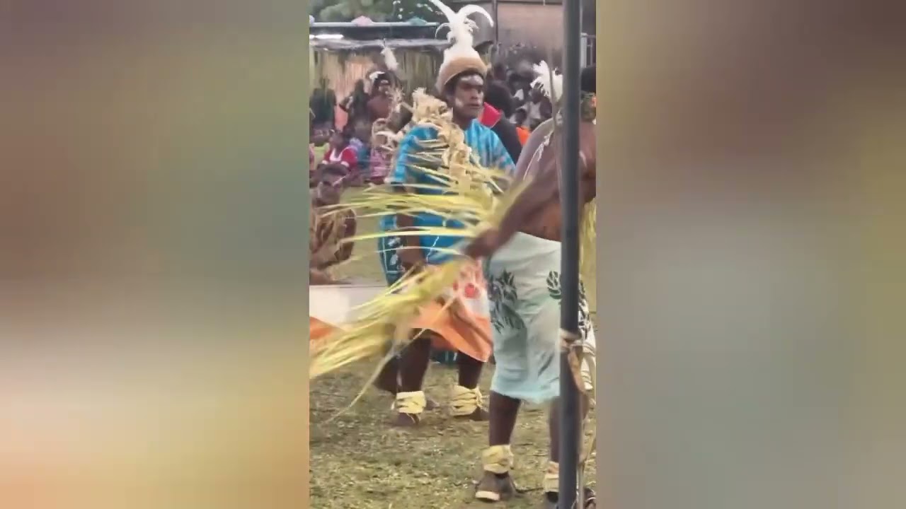 WAHEMUNEMË (Lösi) danse d'accueil pour SIHAZE (Wetr)